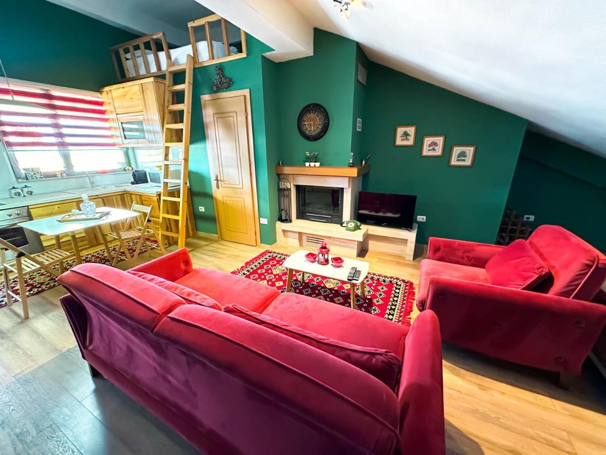 Cozy Elegance Above Korca Apartment ภายนอก รูปภาพ