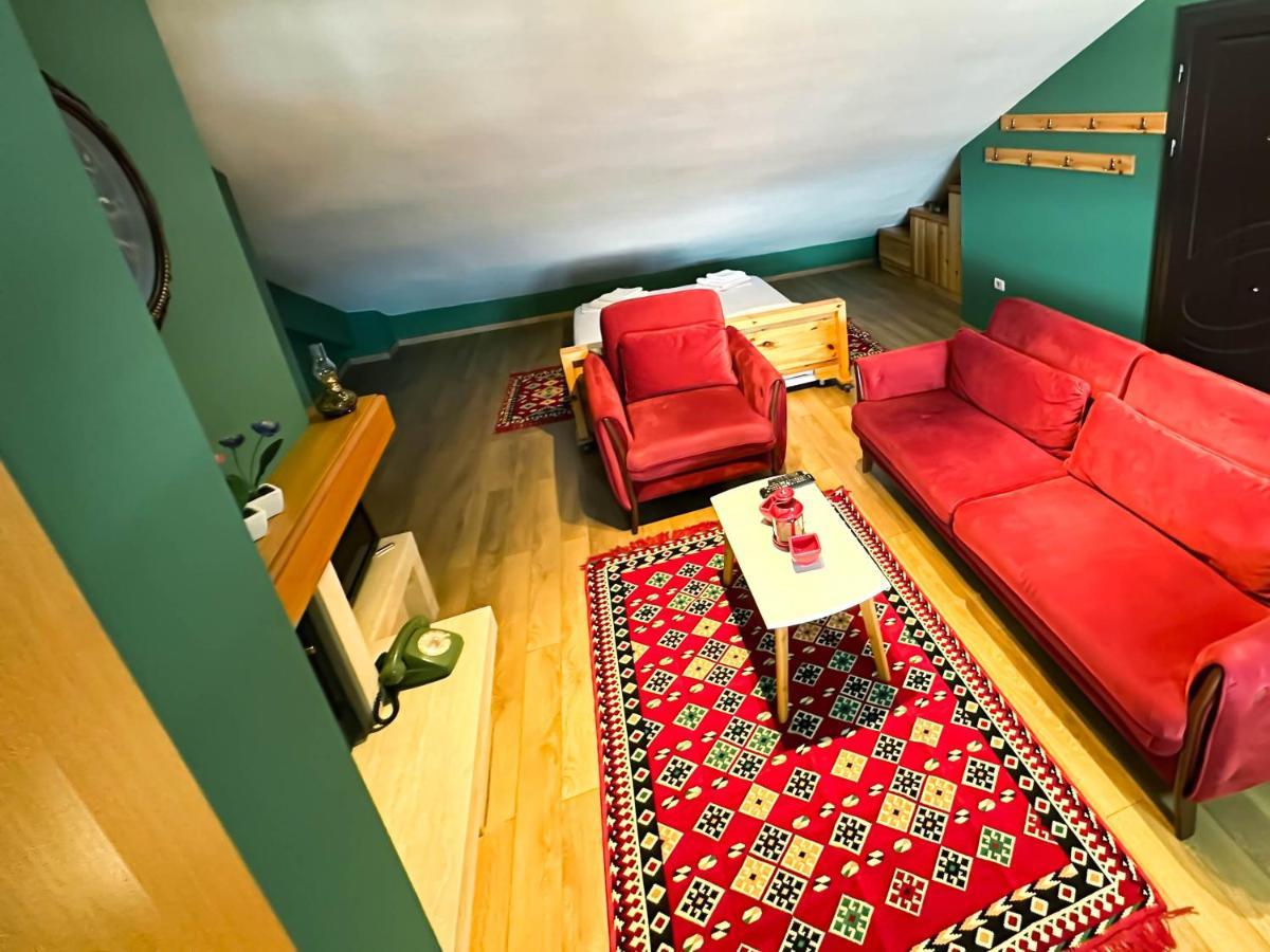 Cozy Elegance Above Korca Apartment ภายนอก รูปภาพ