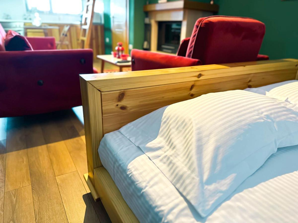 Cozy Elegance Above Korca Apartment ภายนอก รูปภาพ