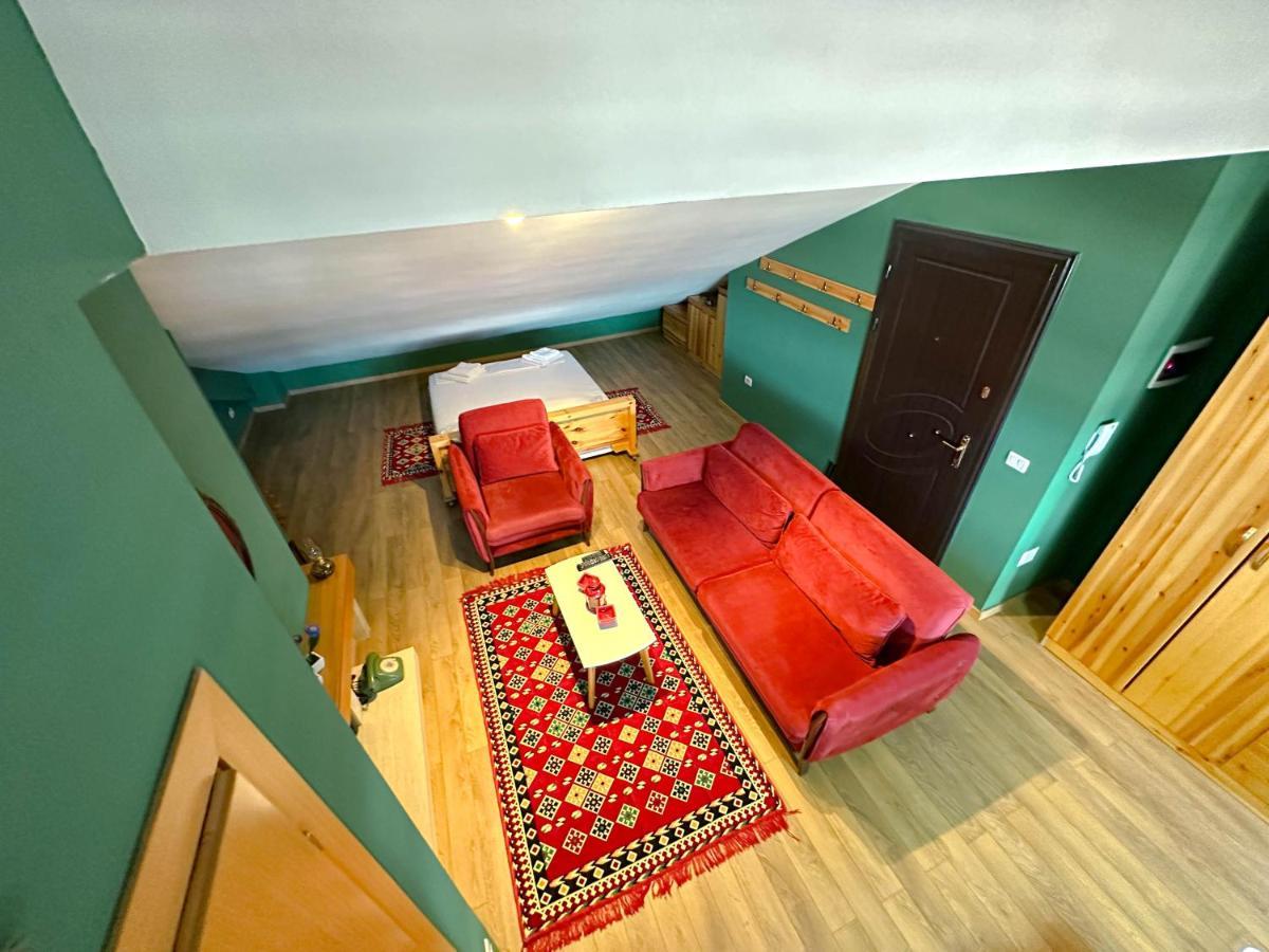 Cozy Elegance Above Korca Apartment ภายนอก รูปภาพ