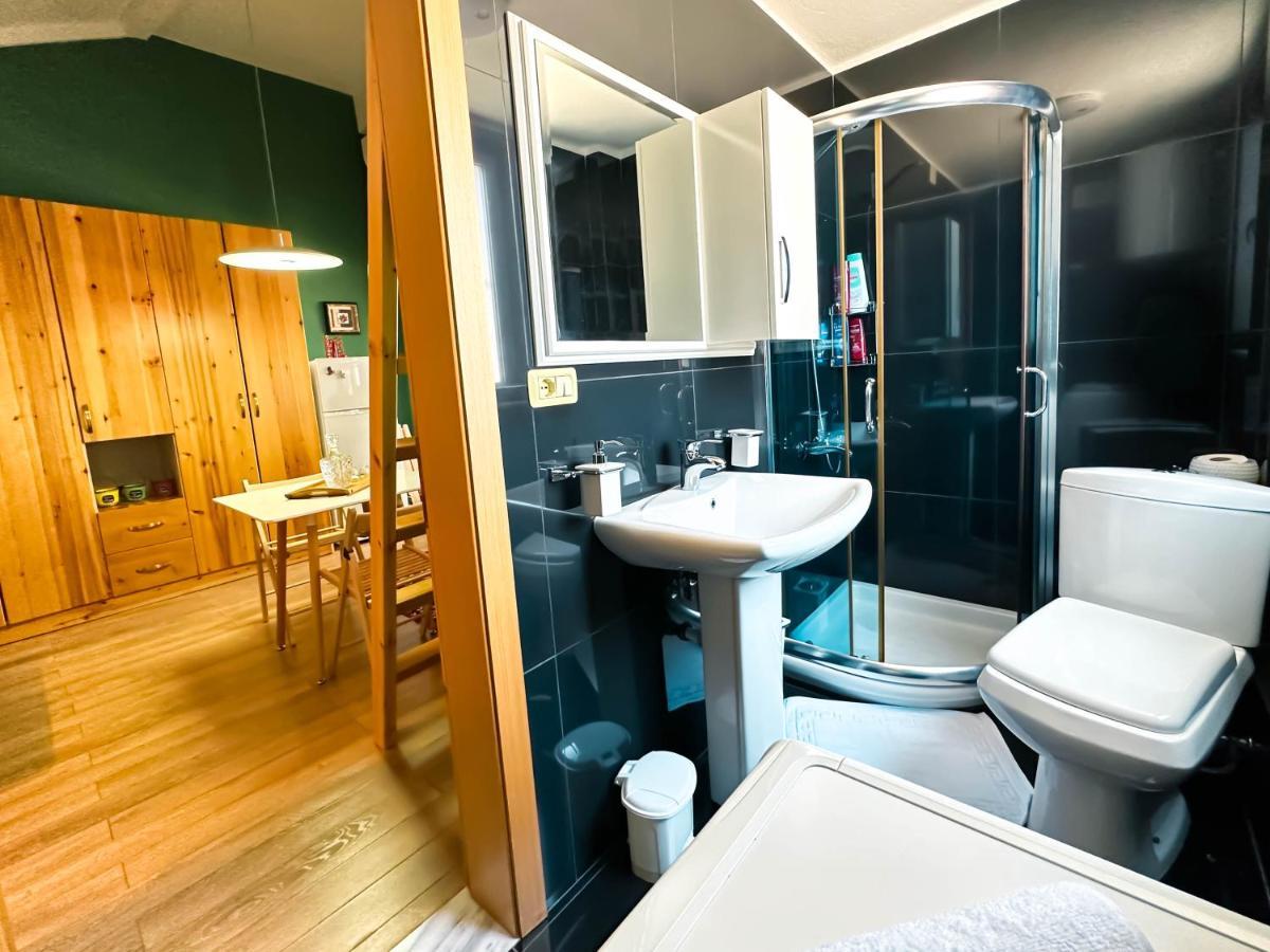 Cozy Elegance Above Korca Apartment ภายนอก รูปภาพ
