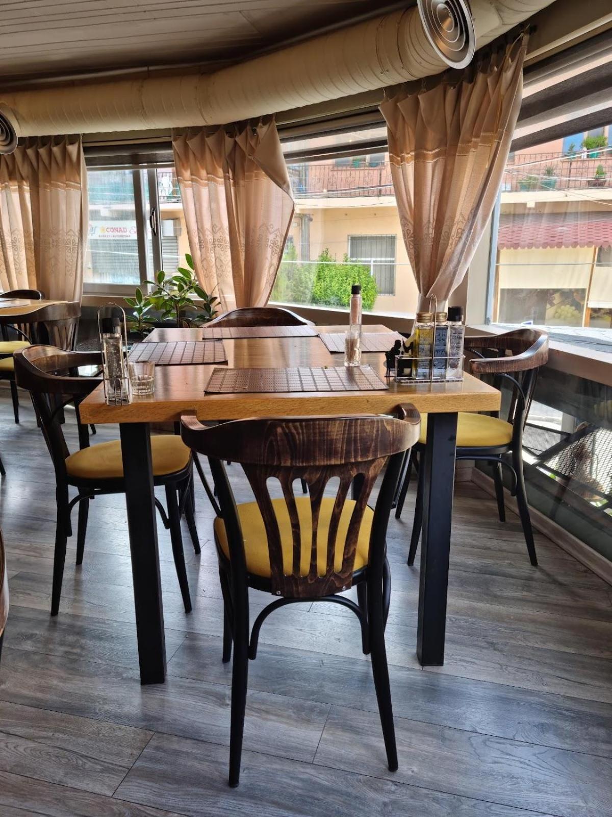 Cozy Elegance Above Korca Apartment ภายนอก รูปภาพ